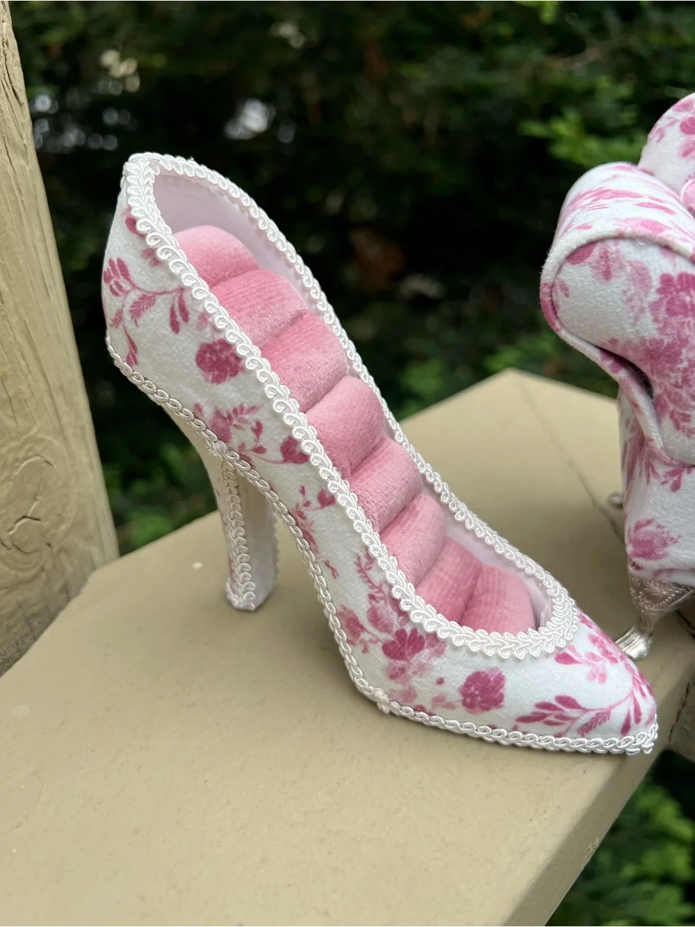 PINK FLORAL TOILE HIGH HEEL JEWELRY RING HOLDER & MINI COUCH